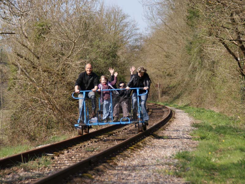 ©D. Commenchal Vélo Rail de la Suisse Normande