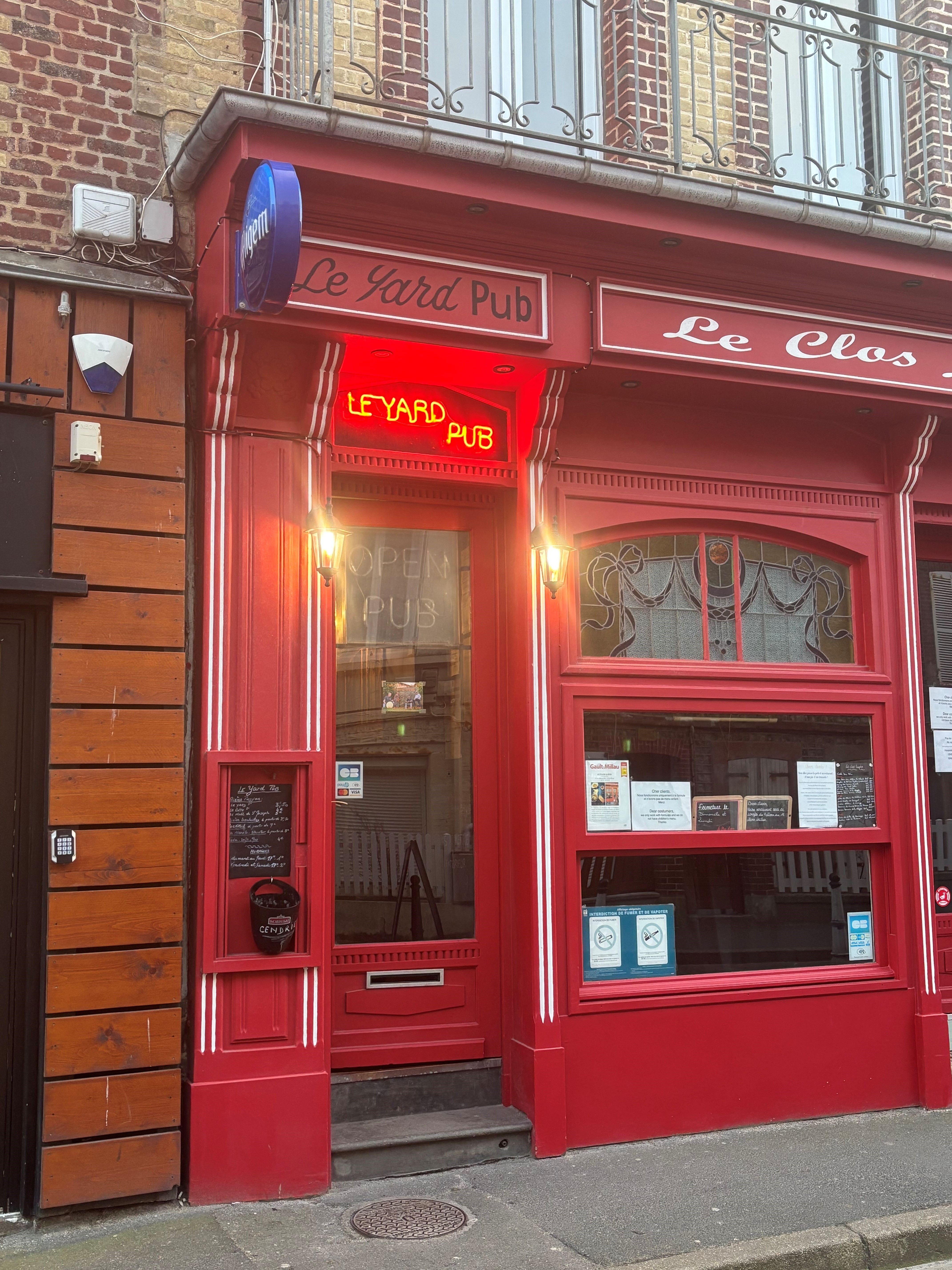 Le Yard pub
